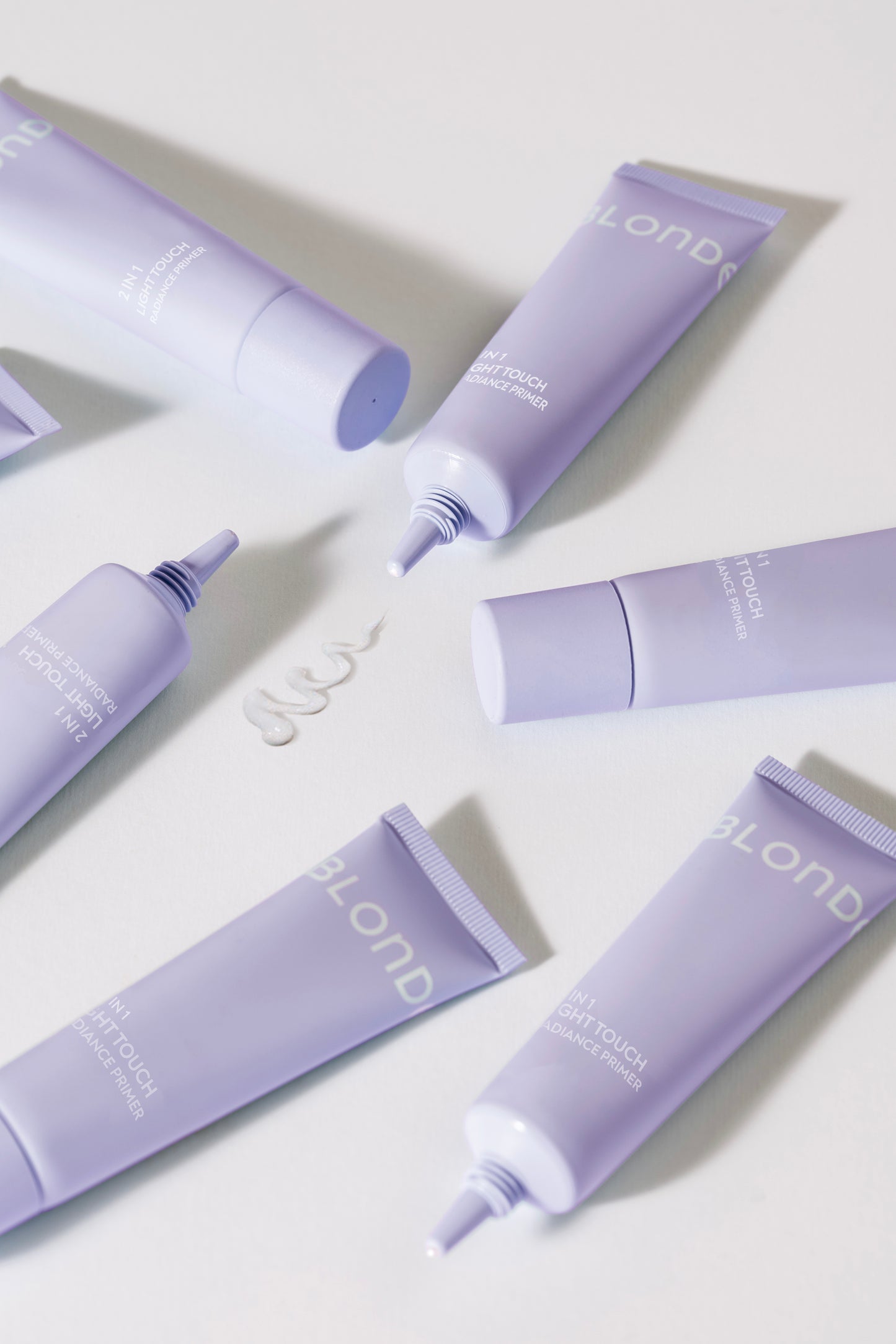 BLONDESISTER 2 IN 1 švytėjimo suteikianti makiažo bazė, 30 ml